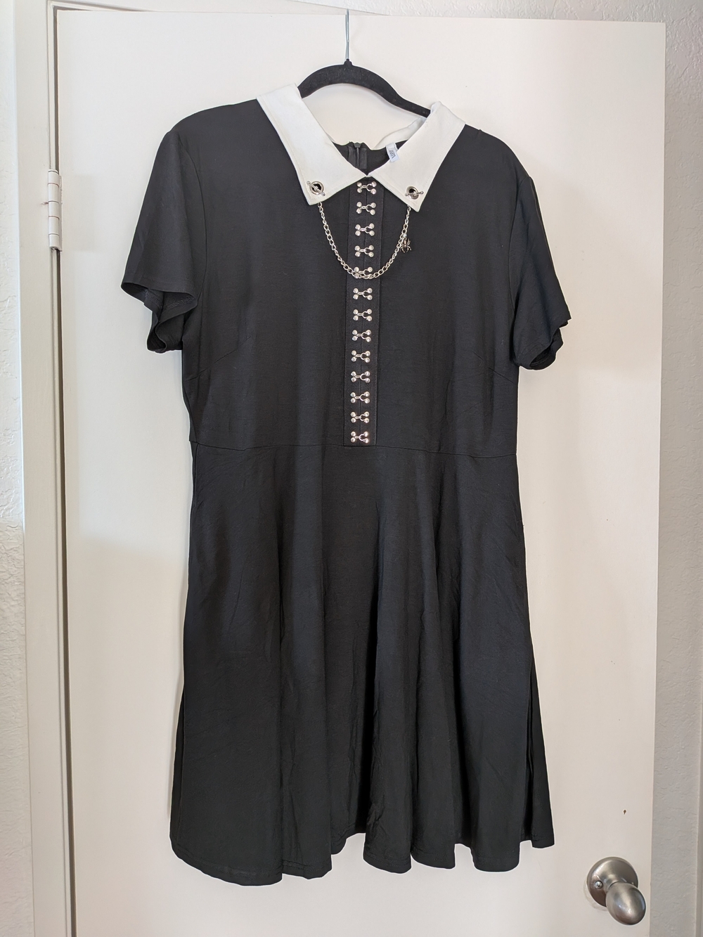 Black Gothic Collar Dress With Spider Chain Black Friday Brand From Dangerfield - Picture 2 of 6